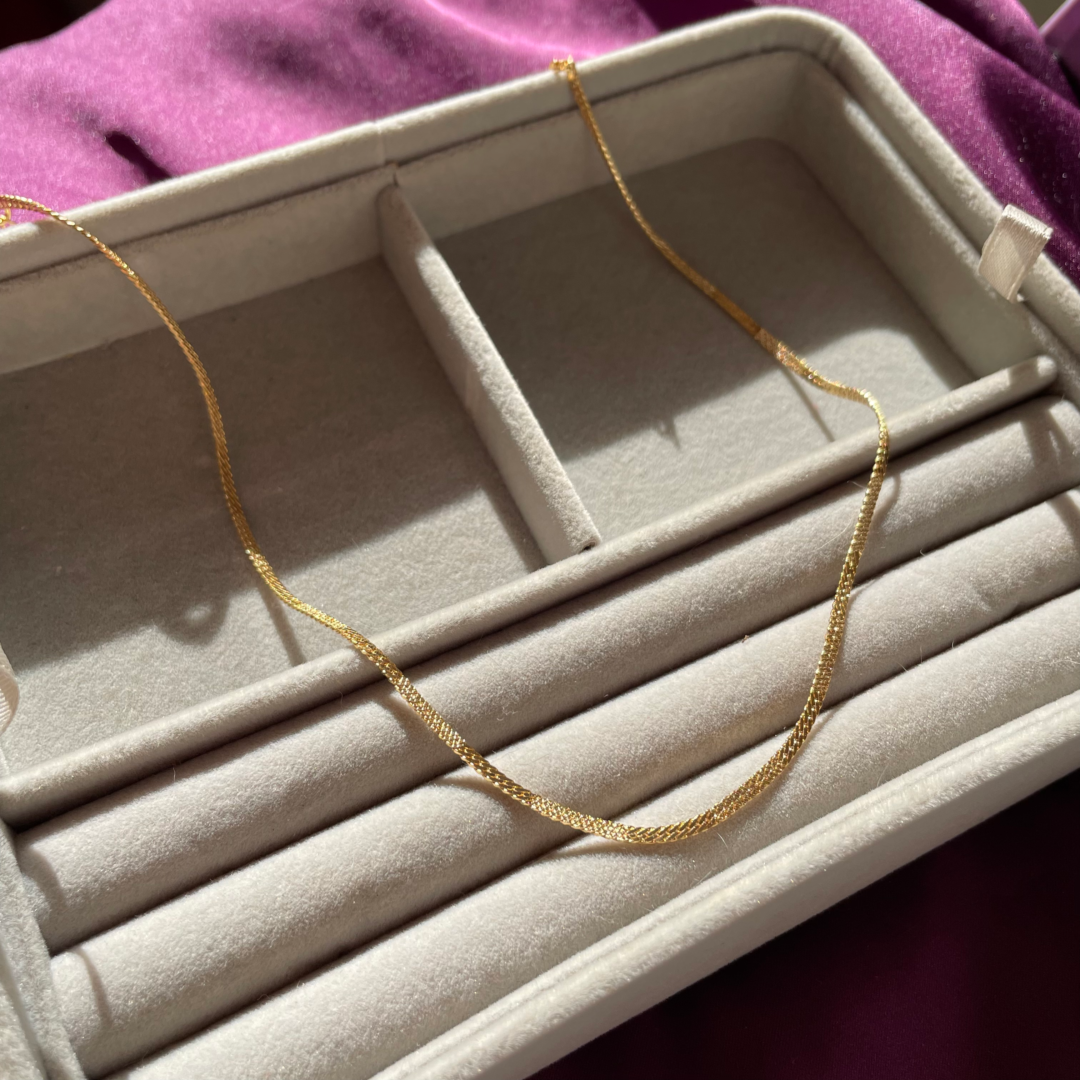 Colar Choker Malha Fita Trabalhada 2mm Folheado a Ouro 18K